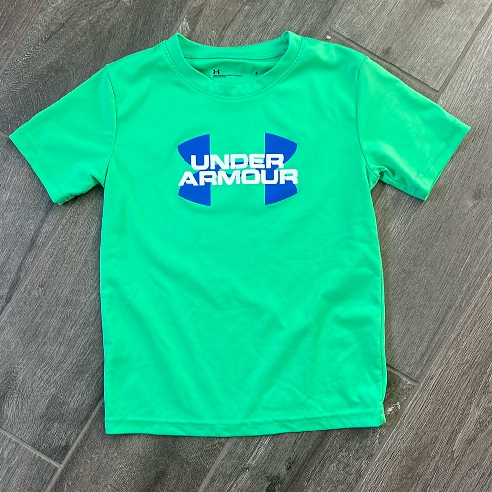 Under Armour size 6 tshirt